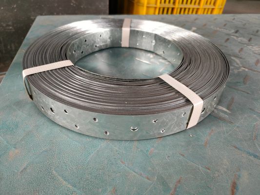 Rouleau de sangles métalliques perforées ¥ Matériel galvanisé pour les supports et les cadres